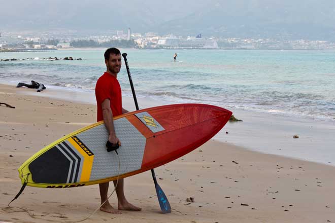 SUP Surf an der Kanaha Beach